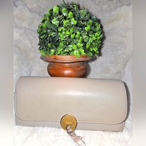 🩶 Chloe Leather Long Snap Wallet 🩶